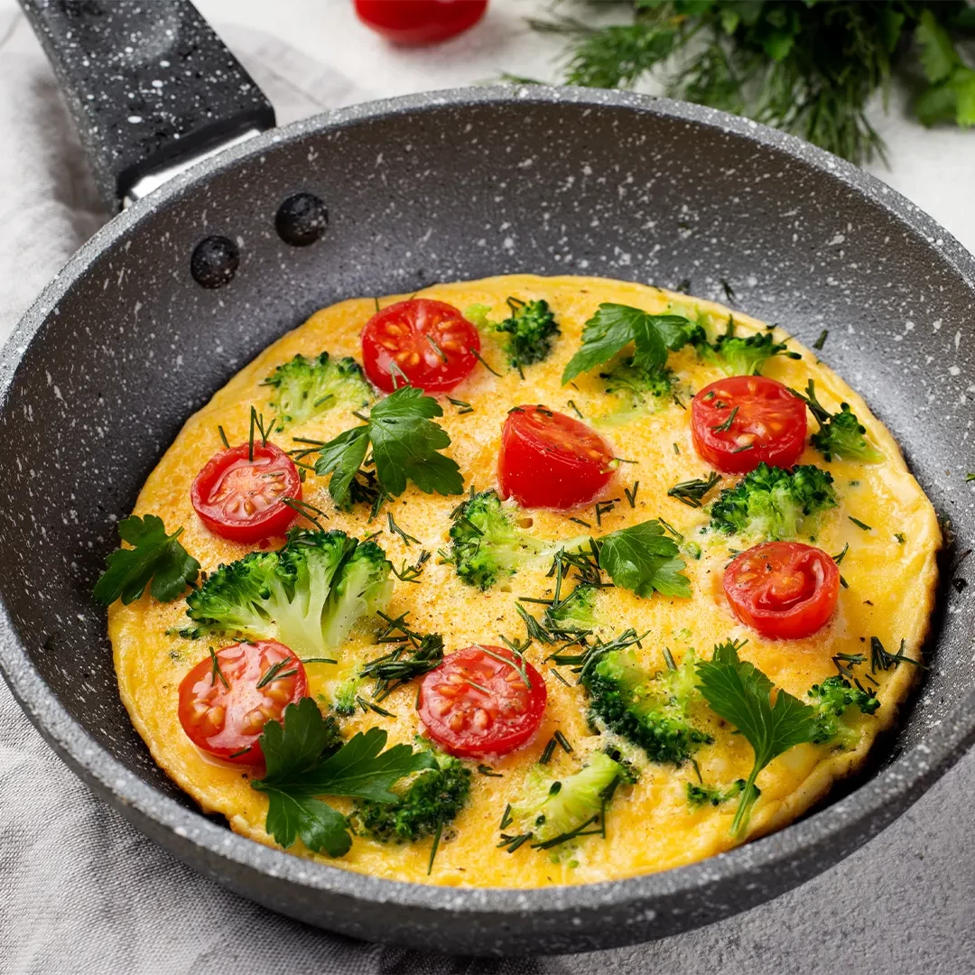 Omletë me Perime të Freskëta dhe Djathë