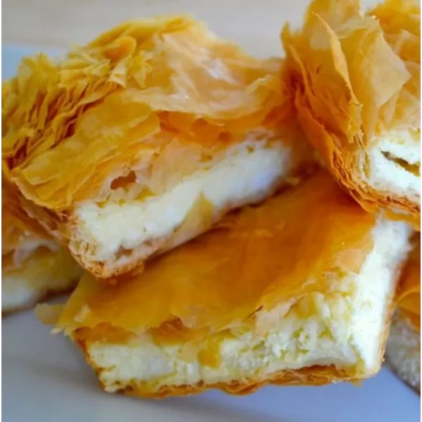 Byrek i Shpejtë Shtëpie me Petë të Gatshme dhe Djathë